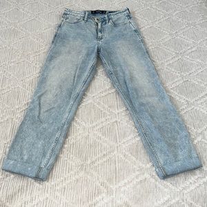 Hollister Ultra High Rise Mom Jeans